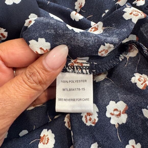 VIXBE Floral Navy Women's Top in size small - Picture 8 of 8